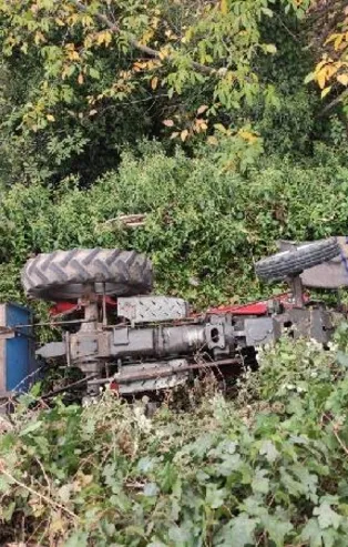Manisa'da traktör takla attı: Ölü ve yaralı var