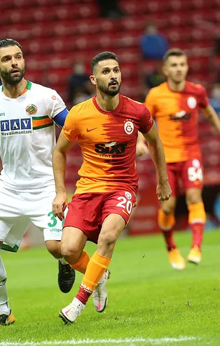 Galatasaray'a imza müjdesi! Emre Akbaba takımda kalıyor