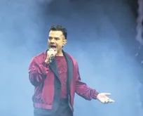 Kenan Doğulu Harbiye’yi coşturdu: Ebru Şallı konseri yakından takip etti