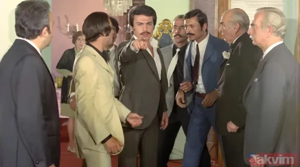 Orhan Gencebay'ın Bir Teselli Ver filmindeki hata yıllar sonra ortaya çıktı! Bunca zaman kimse anlamamış! Araba sahnesinde... - 5