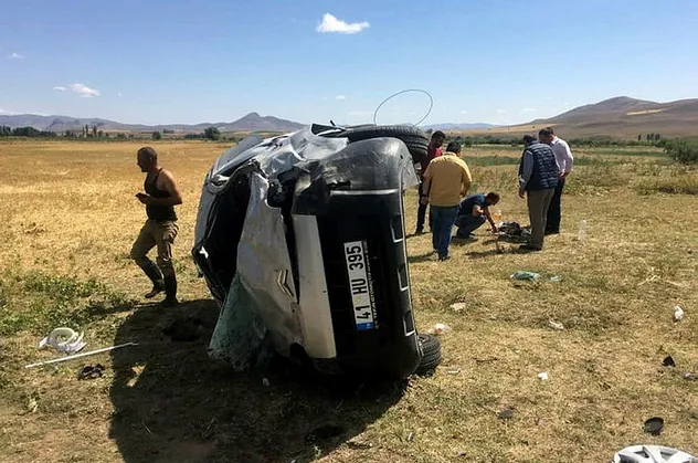 Erzincan'da feci kaza: 1 ölü 4 yaralı!