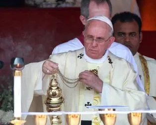 Papa’dan Hebdo açıklaması