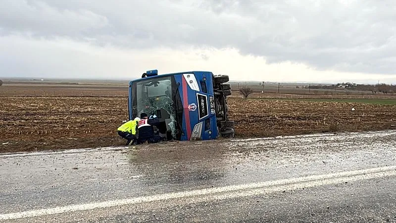 Afyonkarahisar'da feci kaza! Cezaevi aracı şarampole devrildi: Çok sayıda yaralı var (AA)