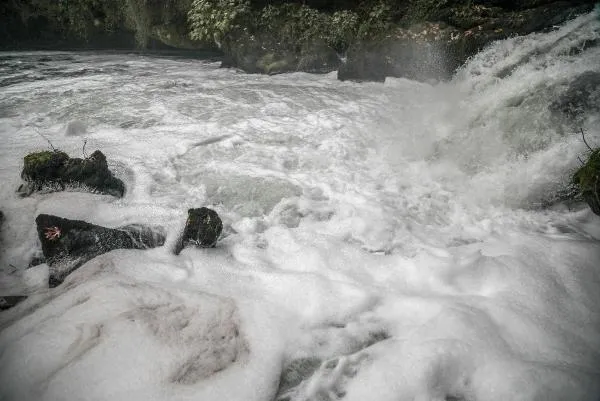 Antalya'da Düden suyu köpürdü! Pis koku vatandaşları isyan ettirdi-2