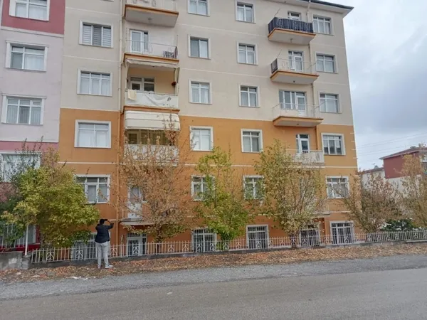 esini-ve-cocugunu-oldurdu-yakalanacagini-anlayinca-intihar-etti-1665236488709.jpg Eşini ve çocuğunu öldürdü: Yakalanacağını anlayınca intihar etti-2