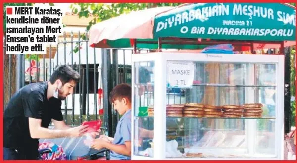 sosyal-deneyle-gundem-olan-simitci-mert-emsen-iyilik-yapan-iyilik-gorur-1597706024033.jpeg