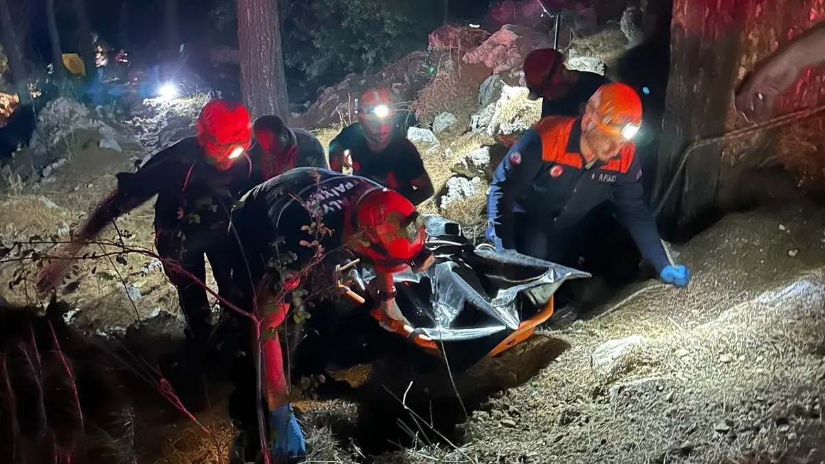 Antalya'da kaza: Uçuruma yuvarlanan araçtaki 2 kişi hayatını kaybetti! 4 kişi yaralandı