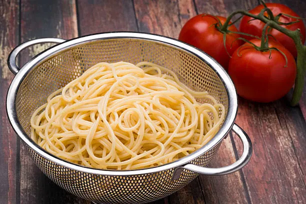 B3 vitaminini yok ediyor: Makarnayı sakın böyle süzmeyin! Meğer tüm ev hanımları yanlış yapıyormuş-6