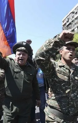 Ermenistan Başbakanı Sarkisyan istifa etti!