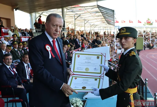 Kılıç kınına girdi! Teğmenlerin 'Atatürk' maskeli korsan yemin merasiminde yanıt bekleyen sorular: Bir disiplinsizlikten daha fazlası... - 15