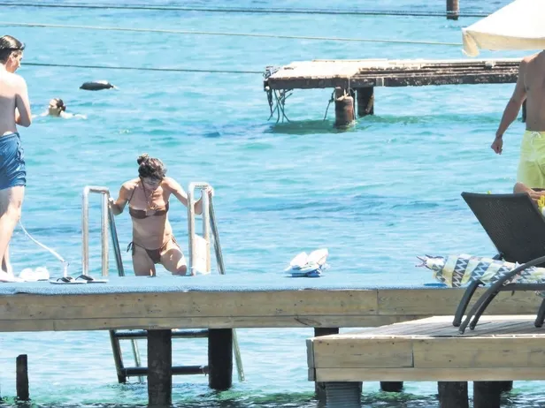 cicegi-burnunda-cift-ebru-sahin-ve-cedi-osman-temmuz-ayinda-15-bin-kilometre-yol-yapti-1658777271280.jpeg Çiçeği burnunda çift Ebru Şahin ve Cedi Osman Temmuz ayında 15 bin kilometre yol yaptı-5