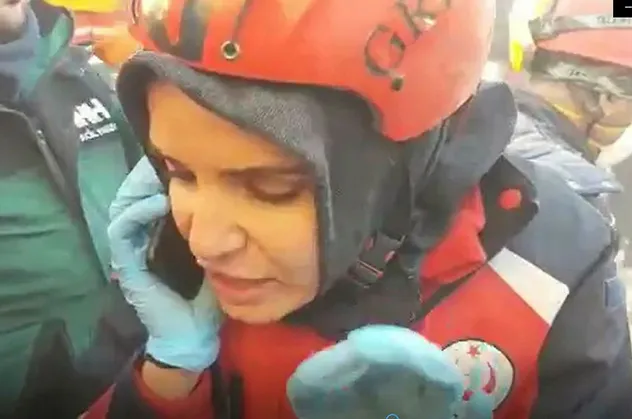 Elazığ depreminde enkaz altındaki Azize ile yaptığı konuşma gündeme oturmuştu! UMKE görevlisi Emine Kuştepe'nin babası konuştu!