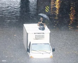 İstanbul’u sel aldı: 1 kişi hayatını kaybetti