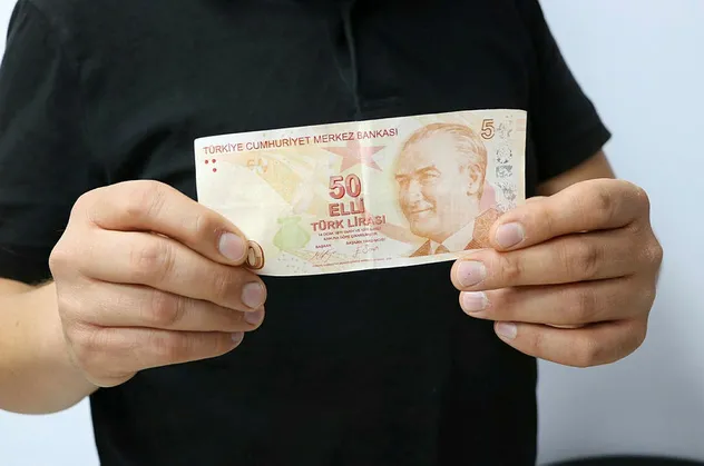 Dikkat! Paraüstü olarak verilen 50 lira ile zengin oldu! Cebinizde servet taşıyor olabilirsiniz!