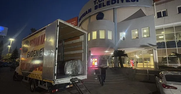 CHP'li Seyhan Belediyesi'nde borçlar ödenmiyor: Makam odasındaki eşyalar haczedildi