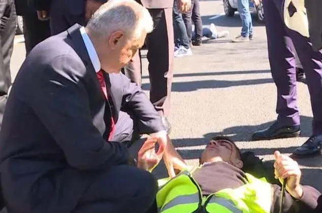 TBMM Başkanı Yıldırım, kaza yapan yaralılarla ilgilendi
