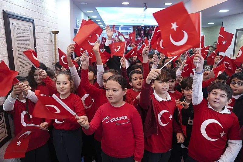 Okullarda eğitim öğretim yılının ikinci dönemi 81 ilde bayrak sevgisiyle başladı-6