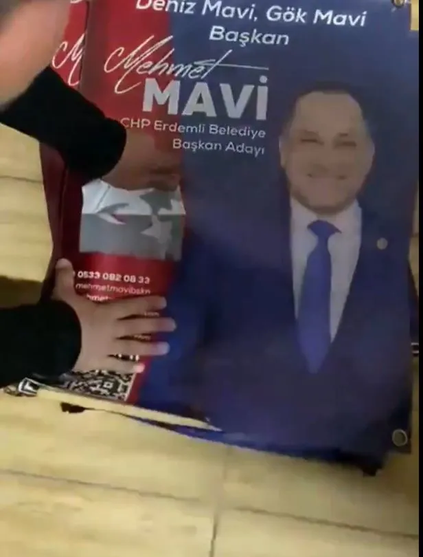 chp-dem-ittifaki-bir-kez-daha-ifsa-oldu-chp-erdemli-belediye-baskan-adayi-mehmet-mavi-turk-bayragini-kapattird-1711791039531.jpg CHP-DEM ittifakı bir kez daha ifşa oldu! CHP'li Mehmet Mavi'nin seçim afişlerinde Türk bayrağının kapatıldığı ortaya çıktı-3