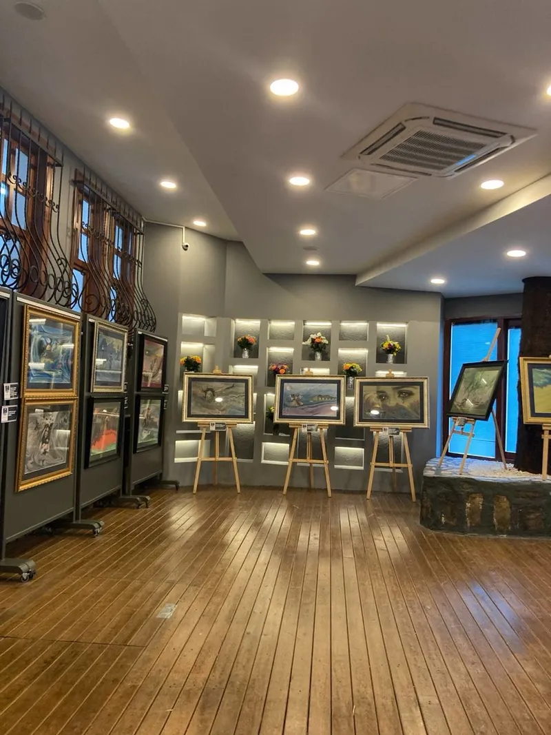 cinar-kultur-ve-sanat-merkezinde-acilan-vahyin-mubarek-kildigi-ozgur-belde-kudus-sergisi-6-marta-kadar-ziyaret-1707586142937.jpg Çınar Kültür ve Sanat Merkezi'nde açılan "Vahyin Mübarek Kıldığı Özgür Belde Kudüs" sergisi 6 Mart'a kadar ziyaretçilerini bekliyor-6