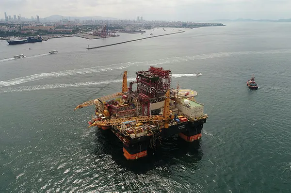 İstanbul Boğazı'nda hareketli dakikalar-1