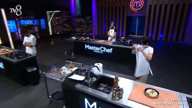 Masterchef'te rezil rüsva oldu hiç gelmese daha iyiydi! Somer Sivrioğlu açık açık söyledi 'beceriksiz yarışmadan çekil'-5