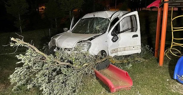 İzmit’te 2 genç ödünç aldıkları araçla parka uçtu! 1 ölü 1 yaralı