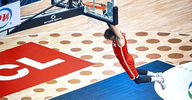 Herkes rütbesini bilecek! Cedi Osman'ın Giannis Antetokounmpo'ya ders verdiği an