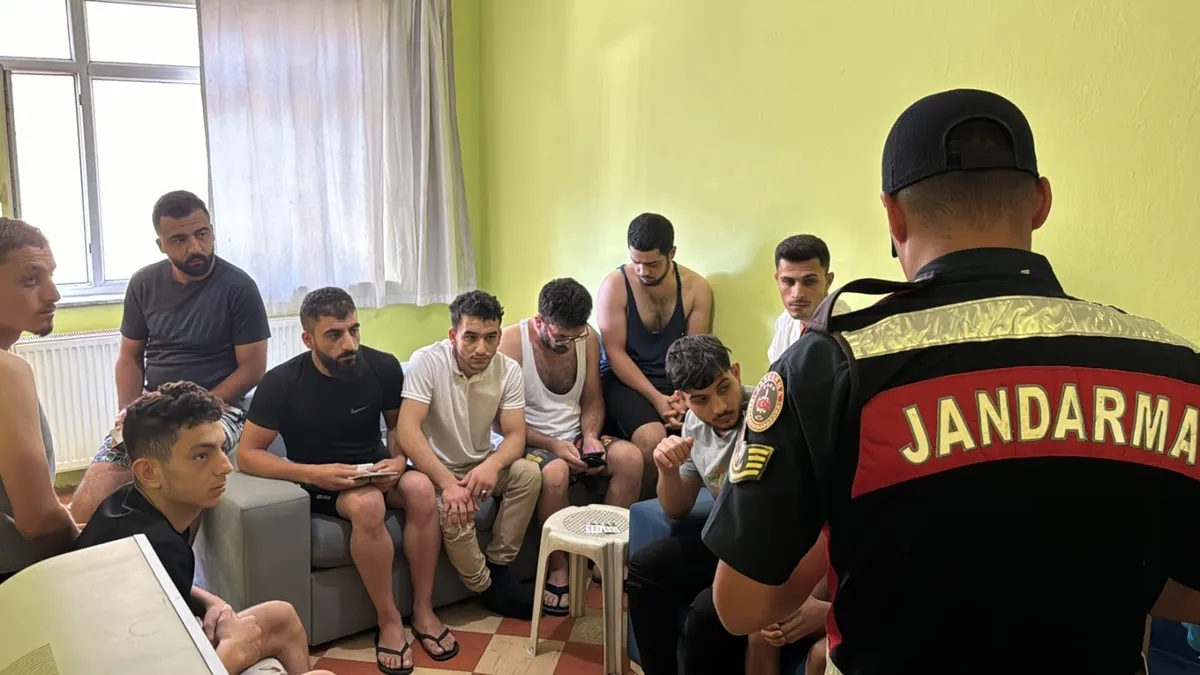 Sakarya'da şebeke operasyonu! Göçmen kaçakçılığı yapan 13 kişi enselendi!