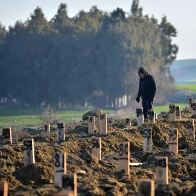 Deprem mezarlığında numaralı definler! Kimliği tespit edilemeyen cenazeler ne olacak? Adalet Bakanlığı açıkladı