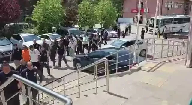 203-milyar-liralik-yasa-disi-bahis-sorusturmasi-o-ihbarla-baslamis-1780857269042.jpeg Hacmi 203 milyar TL! Operasyonu 2021 yılındaki o ihbar başlatmış: Dev yasa dışı bahis ağında 25 tutuklama-2