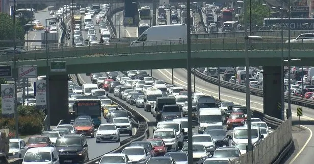İstanbul’da trafik yoğunluğu! Ana yollar kilit! Yüzde 63’ü aştı