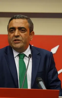 CHP'de kafalar karışık