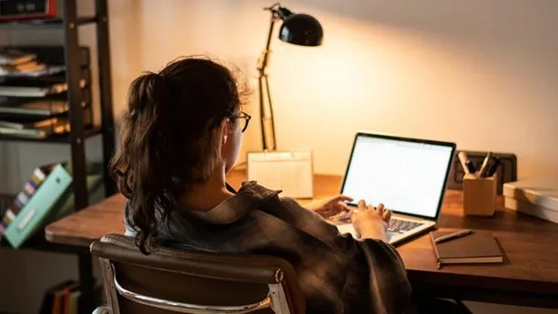 8000 00 Goruntulu Sohbet Bilgisayar Basinda Internetten Ek Is Imkani Milas Ucretsiz Seri Ilanlar