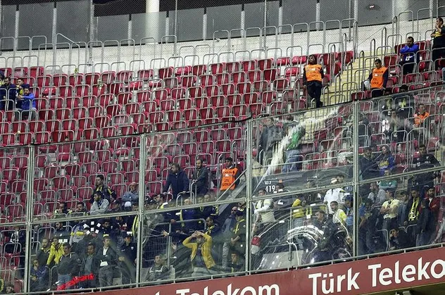 Fenerbahçe taraftarı stadı terk etti!