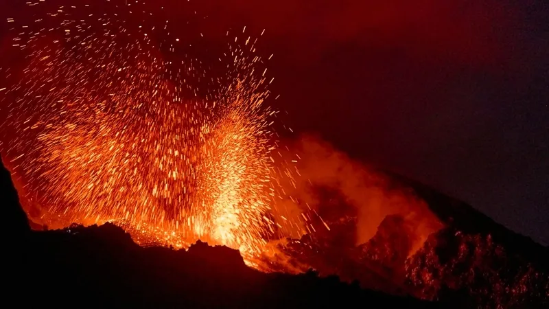7-bin-yillik-sessizlik-bitti-dunyanin-en-tehlikeli-volkani-yeniden-aktif-1775915049221.jpg 7 bin yıllık sessizlik bitti: Dünyanın en tehlikeli volkanı yeniden aktif-3
