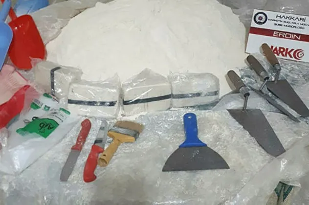 Hakkari'de zehir tacirlerine ağır darbe! 30 kilo eroin ele geçirildi