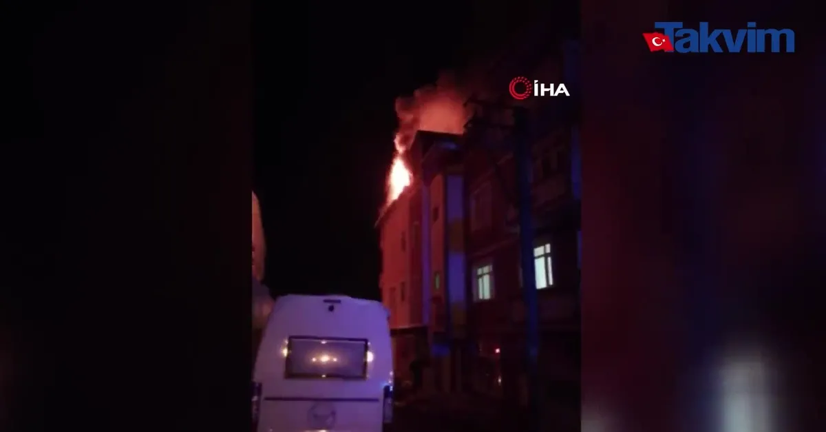 Binanın çatısı alevlere teslim oldu
