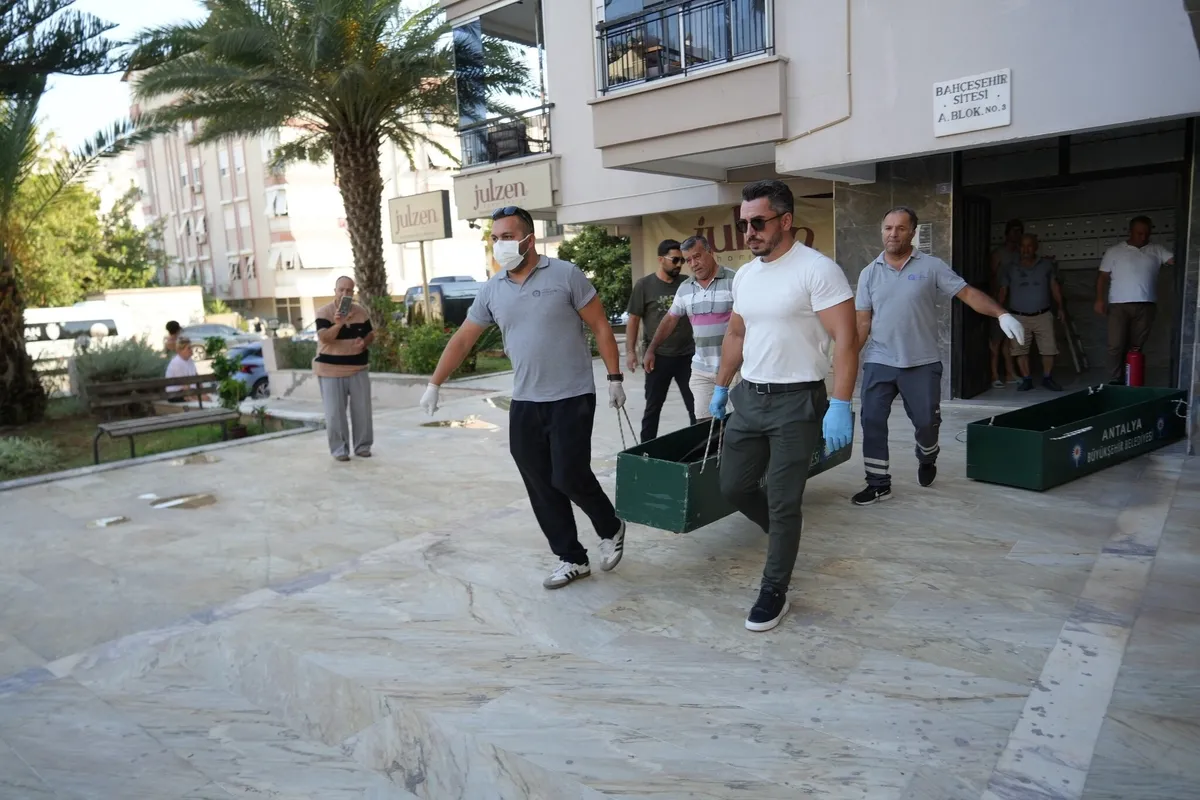 Antalya'da 93 yaşındaki anne ile 71 yaşındaki kızı farklı odalarda ölü bulundu: 10 gündür görülmemişlerdi-5