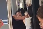 Denizli’de bir otobüste başörtülü kadına saldırı! Küfürler yağdırıp darp etti