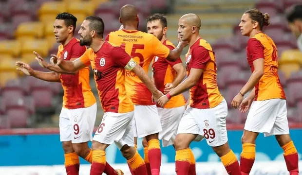 Galatasaray'ın koronavirüse yakalanan tecrübeli ismi Arda Turan'ın sağlığı hakkında flaş sözler: Ateşi 39'lara çıkıyormuş-6