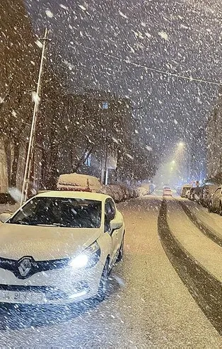 HAVA DURUMU | İstanbul'da kar etkisini göstermeye başladı! Uyarılar peş peşe: Zorunlu olmadıkça çıkmayın