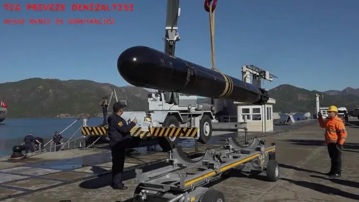 mavi-vatandaki-yeni-gucumuz-akya-msb-duyurdu-hedef-tam-isabetle-vuruldu-1703831924475.jpg Mavi Vatan'daki yeni gücümüz: Akya! MSB duyurdu: Hedef tam isabetle vuruldu-2