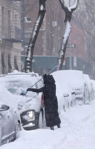 ABD'de sert kış hayatı felç etti! 300 bin kişi elektriksiz kaldı 6 bin 400 uçuş iptal