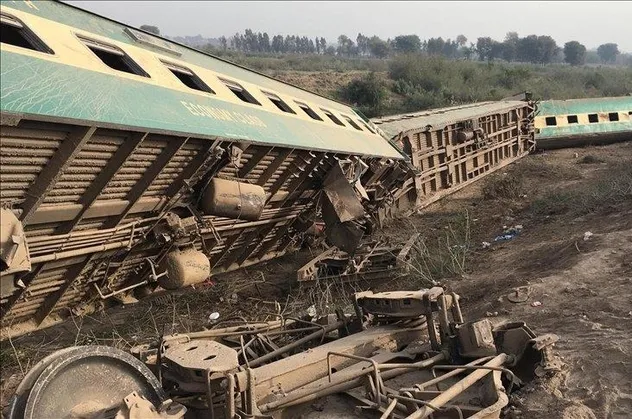 SON DAKİKA: Pakistan'da tren felaketi: Çok sayıda ölü ve yaralı var