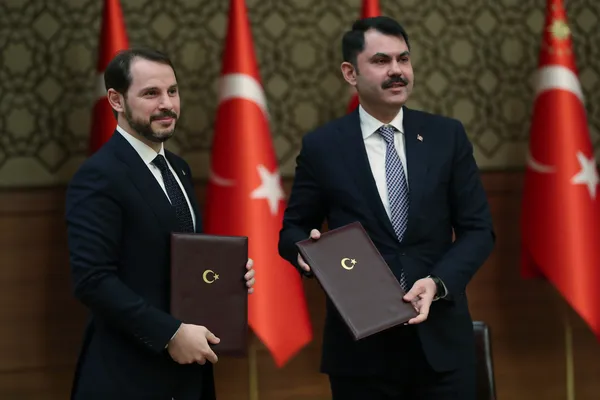 100-bin-sosyal-konut-icin-imzalar-atildi-kulliyede-onemli-gun-1576145674840.jpg 100 Bin Sosyal Konut için imzalar atıldı! Külliye'de önemli gün-2