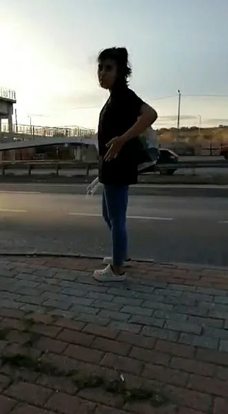 hemsireler-olume-boyle-yurudu-arkadasinin-uyarisini-dinlemediler-o-anlar-kameraya-yansidi-1625389214382.jpg Hemşireler ölüme böyle yürüdü! Arkadaşının uyarısını dinlemediler! Kaza anı kameralara yansıdı-2