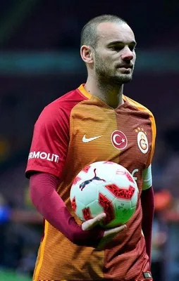 Sneijder gidiyor