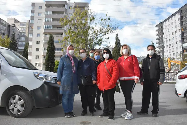 izmirdeki-depremde-coken-yilmaz-erbek-apartmaniyla-ilgili-skandal-iddia-bir-market-zincirinin-subesi-icin-kolonlar-ve-duvarlar-kirildi-1604583170358.jpg