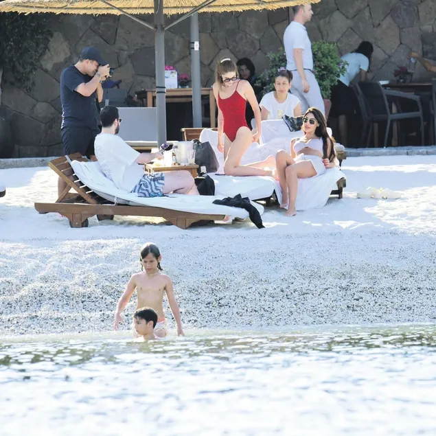 Melis modelliğe soyundu