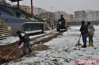 Trabzon’da yağan kar, maç iptal ettirdi! Saha taraftara kaldı...
